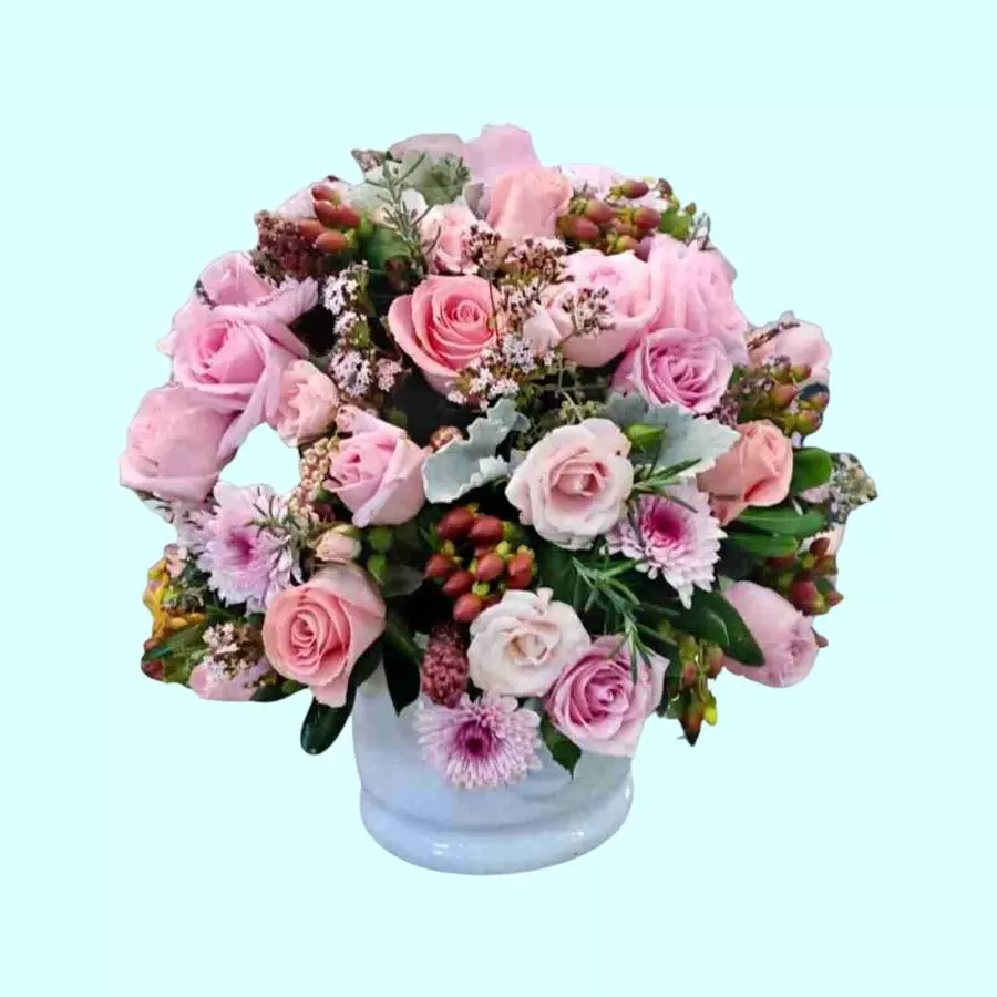 Cilindro Cerámica arreglo con rosas gerberas y lisianthus