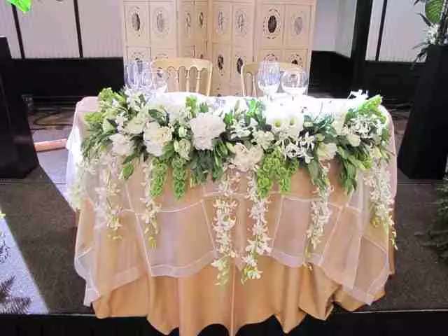 mesa-de-novios-con-dendrobium flores en mesa de novios