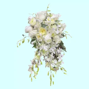 Ramo de novia en cascada con orquídeas dendrobium y rosas blancas