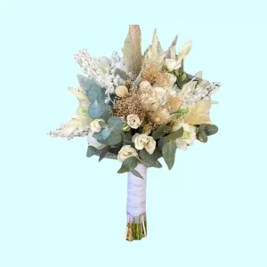 Ramo de novia natural y preservado con rosas lisianthus eucalipto y pampas