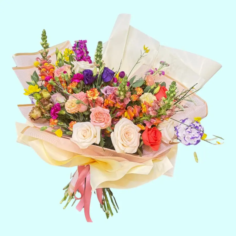 El Cute arreglo con flores frescas de temporada de colores