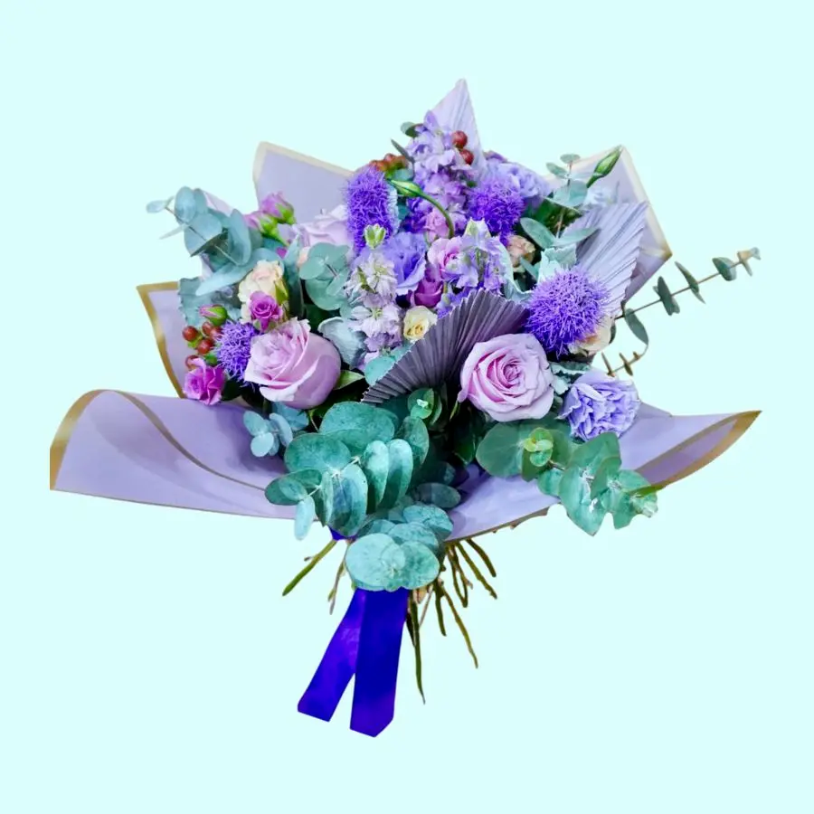 Flechazo Lila ramo de rosas y flores lilas con eucalipto